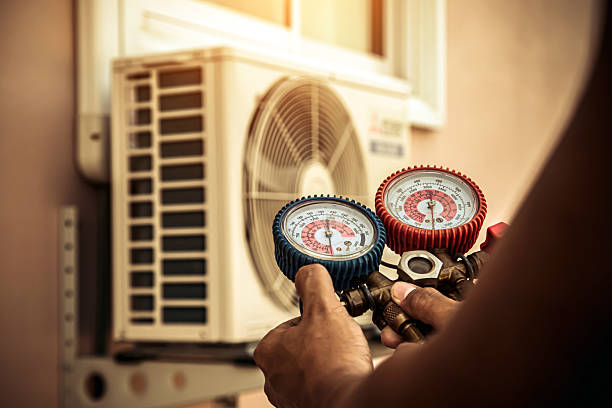 Professional Ac Installation technician working in La Fontaine, IN